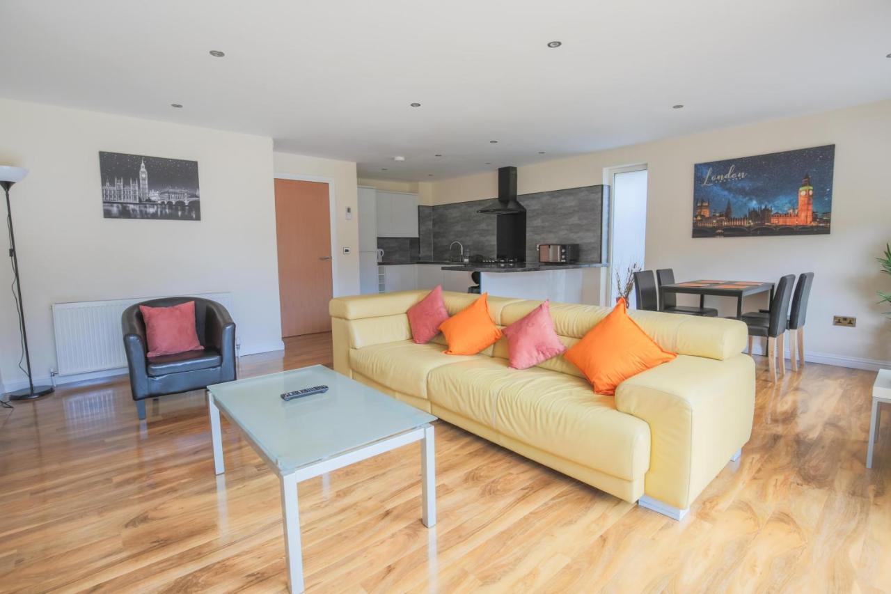 Stylish Modern Newly Built Apartment 15 Min From City Centre Единбург Екстериор снимка