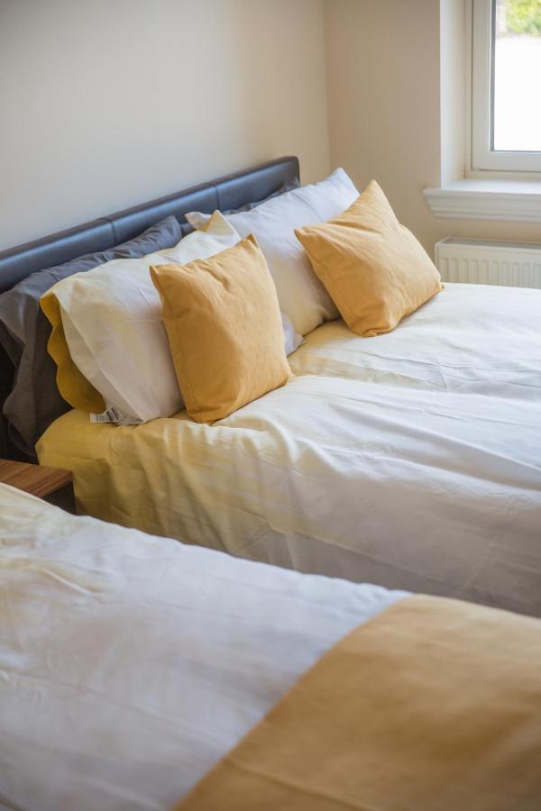 Stylish Modern Newly Built Apartment 15 Min From City Centre Единбург Екстериор снимка